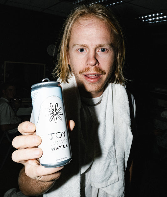 Joy Water – Axel Vindenes’ visjonære mineralvann finner veien til Bergens beste bord.